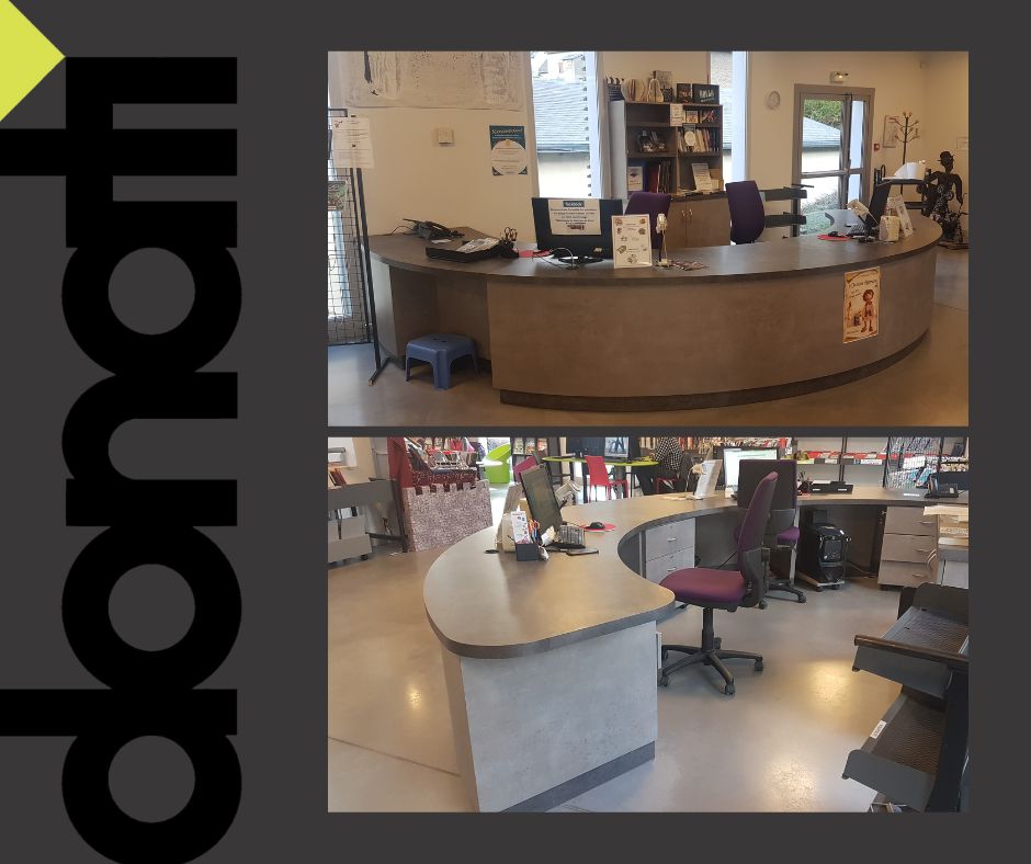 Banque d'accueil ronde en bois